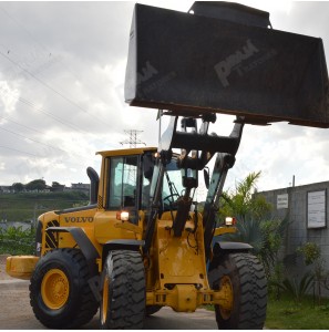PÁ CARREGADEIRA VOLVO L70F 2014