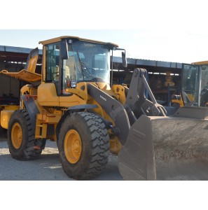 PÁ CARREGADEIRA VOLVO L90F 2014
